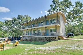 Table Rock Lake Apt w/ Community Dock & Fire Pits!