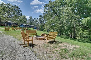 Table Rock Lake Apt w/ Community Dock & Fire Pits!