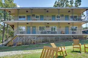 Table Rock Lake Apt w/ Community Dock & Fire Pits!