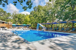 Table Rock Lake Condo: Community Dock & Pool