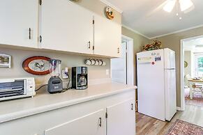 Charming Country Home w/ Yard - 14 Mi to Ole Miss!
