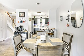 6 Mi to Dtwn: Dog-friendly Clarksville Home!