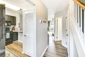 6 Mi to Dtwn: Dog-friendly Clarksville Home!