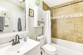 6 Mi to Dtwn: Dog-friendly Clarksville Home!