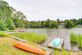 Lakefront Hinsdale Home ~ 10 Mi to Pittsfield!
