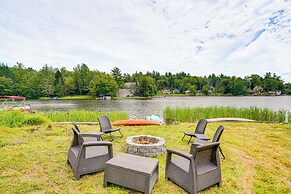 Lakefront Hinsdale Home ~ 10 Mi to Pittsfield!