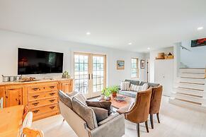 Lakefront Hinsdale Home ~ 10 Mi to Pittsfield!