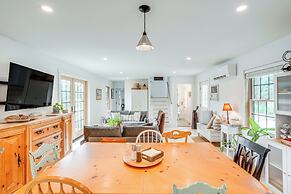 Lakefront Hinsdale Home ~ 10 Mi to Pittsfield!