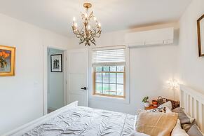 Lakefront Hinsdale Home ~ 10 Mi to Pittsfield!