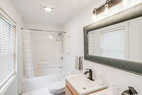 Lakefront Hinsdale Home ~ 10 Mi to Pittsfield!