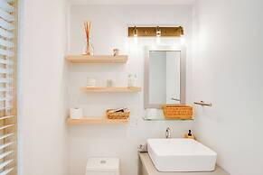 Lakefront Hinsdale Home ~ 10 Mi to Pittsfield!