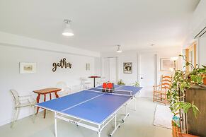 Lakefront Hinsdale Home ~ 10 Mi to Pittsfield!