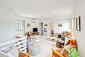 Lakefront Hinsdale Home ~ 10 Mi to Pittsfield!