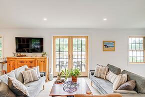 Lakefront Hinsdale Home ~ 10 Mi to Pittsfield!