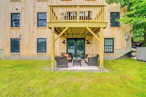 Lakefront Hinsdale Home ~ 10 Mi to Pittsfield!