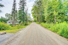 Lakefront Hinsdale Home ~ 10 Mi to Pittsfield!