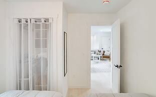 Lakefront Hinsdale Home ~ 10 Mi to Pittsfield!