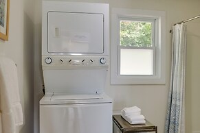 Center Hill Couples Retreat Cabin: Lake View, Deck