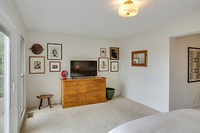 Center Hill Couples Retreat Cabin: Lake View, Deck