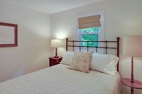 Center Hill Couples Retreat Cabin: Lake View, Deck