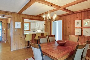 Center Hill Couples Retreat Cabin: Lake View, Deck