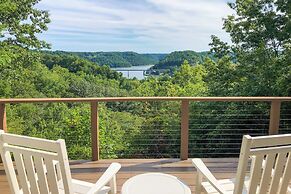 Center Hill Couples Retreat Cabin: Lake View, Deck