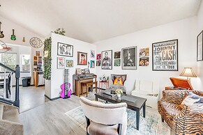 Music-themed Fountain Home w/ Fireplace & Yard!