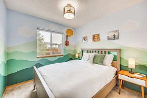 Music-themed Fountain Home w/ Fireplace & Yard!