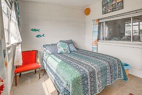 Waterfront Blackwell Cottage w/ Patio & Fire Pit!