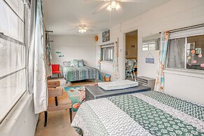 Waterfront Blackwell Cottage w/ Patio & Fire Pit!