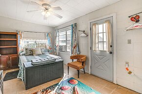 Waterfront Blackwell Cottage w/ Patio & Fire Pit!