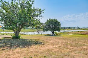 Waterfront Blackwell Cottage w/ Patio & Fire Pit!