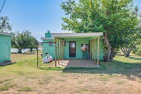 Waterfront Blackwell Cottage w/ Patio & Fire Pit!