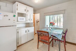 Waterfront Blackwell Cottage w/ Patio & Fire Pit!