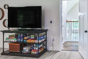 Treasure Lake Home w/ Deck: Walk to Bimini Lake!