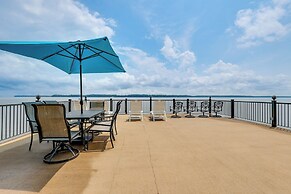 Waterfront Bliss: Wheeler Lake Retreat w/ Dock!