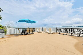 Waterfront Bliss: Wheeler Lake Retreat w/ Dock!