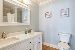 Waterfront Bliss: Wheeler Lake Retreat w/ Dock!