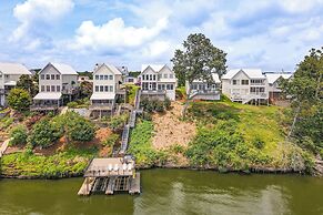 Waterfront Bliss: Wheeler Lake Retreat w/ Dock!