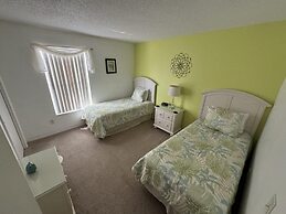 Julliard Villa 4 Bedroom Home by RedAwning