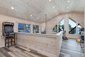 Abide 3 Bedroom Cabin by RedAwning