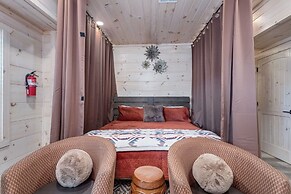 Abide 3 Bedroom Cabin by RedAwning