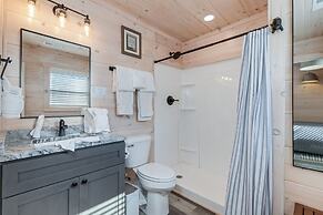 Abide 3 Bedroom Cabin by RedAwning