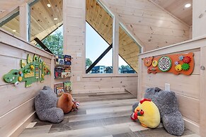 Abide 3 Bedroom Cabin by RedAwning