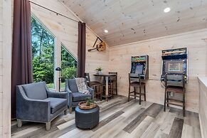 Abide 3 Bedroom Cabin by RedAwning