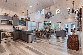 Abide 3 Bedroom Cabin by RedAwning