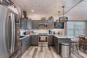 Abide 3 Bedroom Cabin by RedAwning