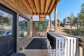 Abide 3 Bedroom Cabin by RedAwning