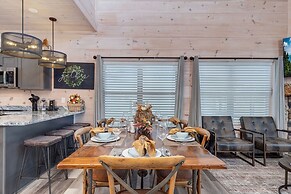 Abide 3 Bedroom Cabin by RedAwning