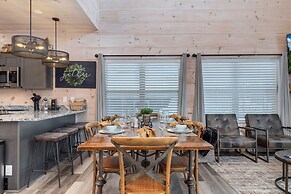 Abide 3 Bedroom Cabin by RedAwning